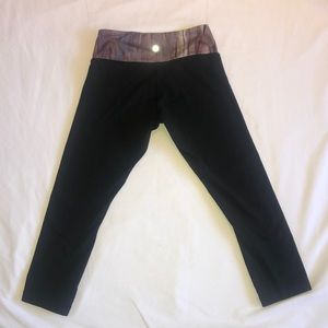 Lululemon Wunder Under crops size 6